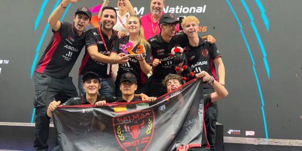 Los alumnos de Galmax GT, celebrando su tercer puesto