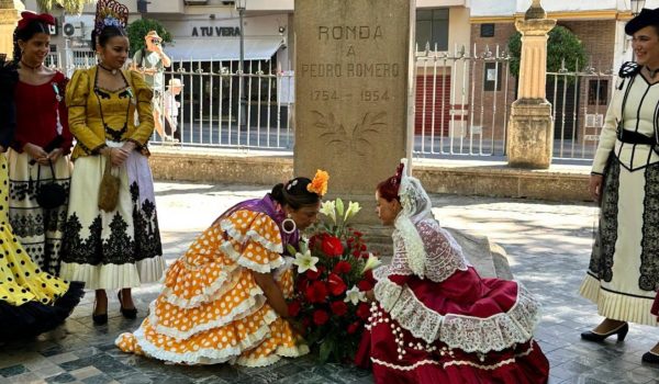 Imagen de la ofrenda floral a Pedro Romero