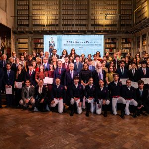Foto de familia en el acto de entrega