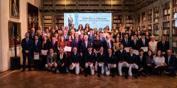 Foto de familia en el acto de entrega