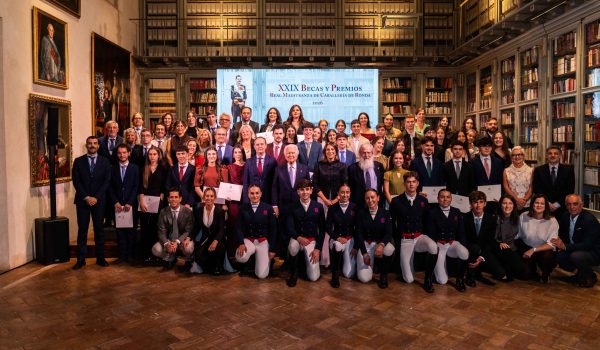Foto de familia en el acto de entrega