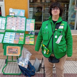García en su puesto habitual junto a Pastelería Patricia.