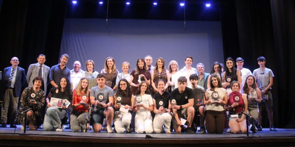 Foto de familia del acto de clausura