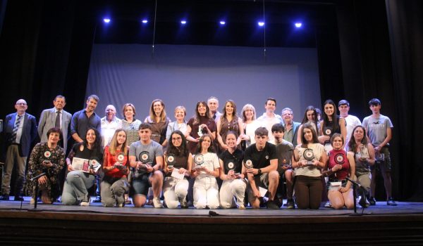 Foto de familia del acto de clausura