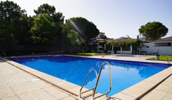 Instalaciones de la piscina del municipio de Benarrabá