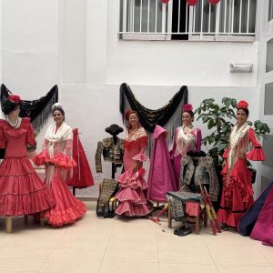 Presidenta y Damas Goyescas en su visita a Geroclinic