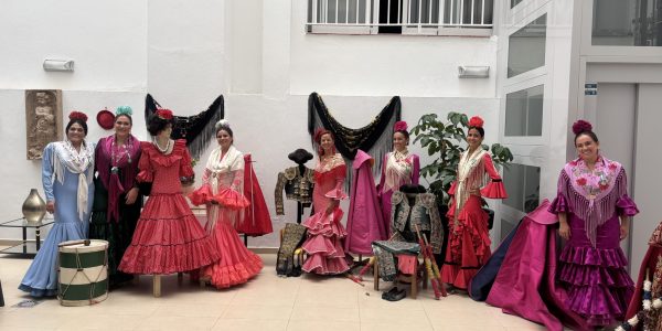 Presidenta y Damas Goyescas en su visita a Geroclinic