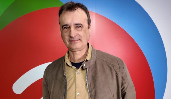 Gude en los estudios de Canal Charry TV