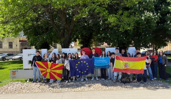 Imagen de los alumnos en Bitola, Macedonia del Norte