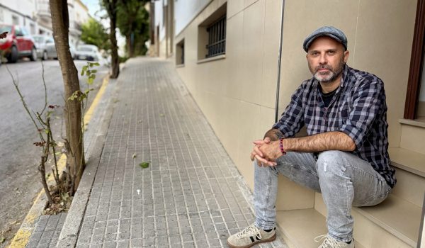 Nacido en Ronda, Rincón reside desde su niñez en Prado del Rey (Cádiz).