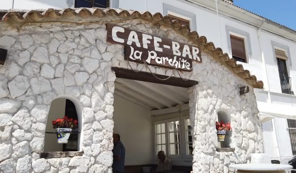 El restaurante se encuentra en el Partido Rural La Parchite - Carretera Variante de Arriate