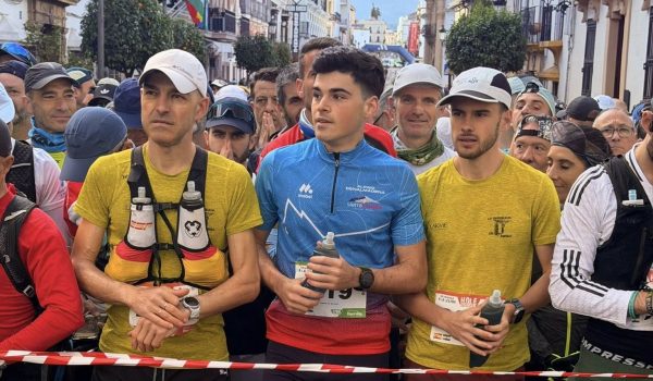 De izquierda a derecha, Pedro Porras y sus hijos Raúl y Pedro.