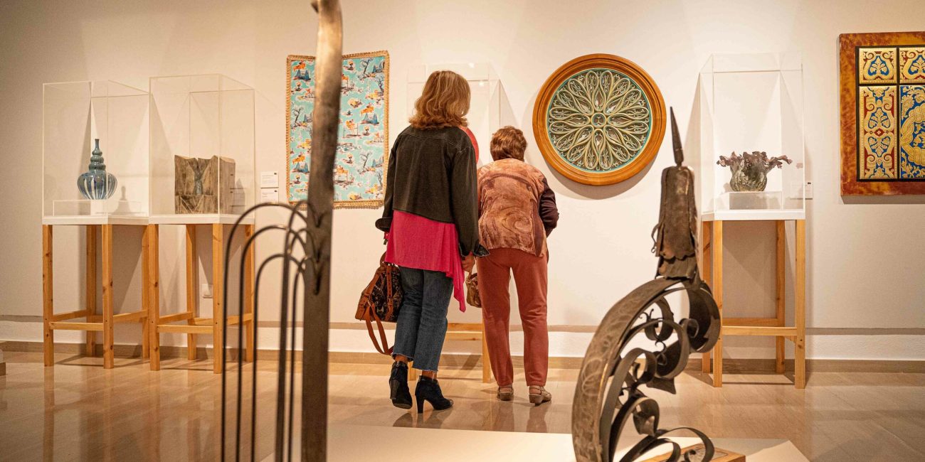 La muestra engloba cerámica, cuero, forja, talla en madera, tapices y textiles y orfebrería y joyería | Fundación Unicaja