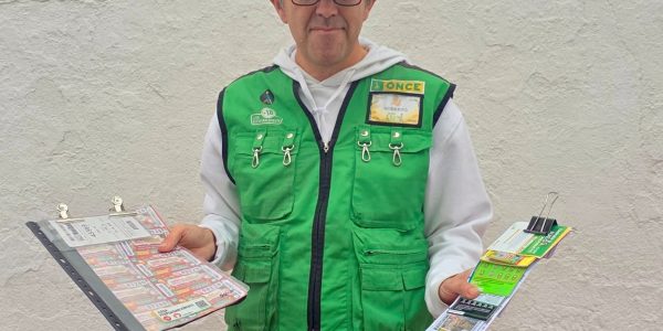 Roberto Hidalgo se muestra emocionado por haber repartido este premio