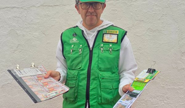 Roberto Hidalgo se muestra emocionado por haber repartido este premio