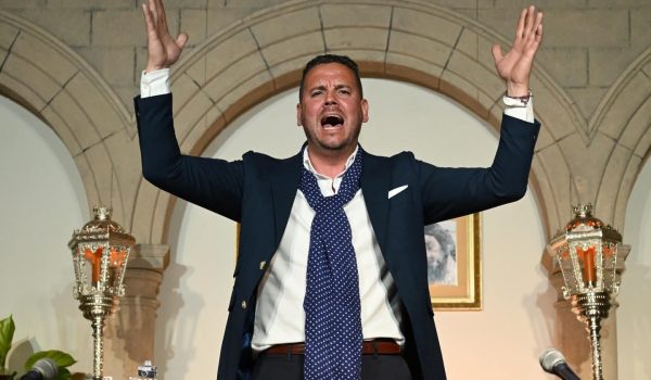 Imagen de José Cuevas Domínguez durante su actuación