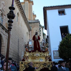 También ha visto la calle el nuevo llamador, obra de la Orfebrería Villena y la nueva túnica del Señor