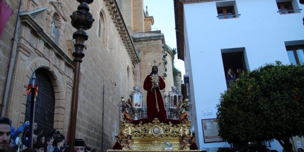 También ha visto la calle el nuevo llamador, obra de la Orfebrería Villena y la nueva túnica del Señor