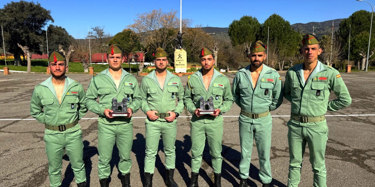 Los marchadores del Tercio Alejandro Farnesio, esta mañana en el Patio de Armas del Cuartel de La Legión en Ronda