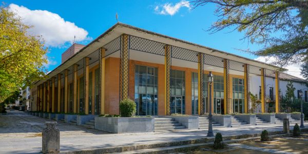 Imagen del Teatro Municipal Vicente Espinel, ubicado en la Alameda del Tajo