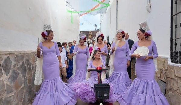 Mayordomas de la Virgen del Rosario de Benaoján 2026. De izquierda a derecha: Eva Sánchez, Susana Borrego, Jéssica Ruano, Eli Sánchez y  Demelza Jiménez; Mariví Núñez en el centro.