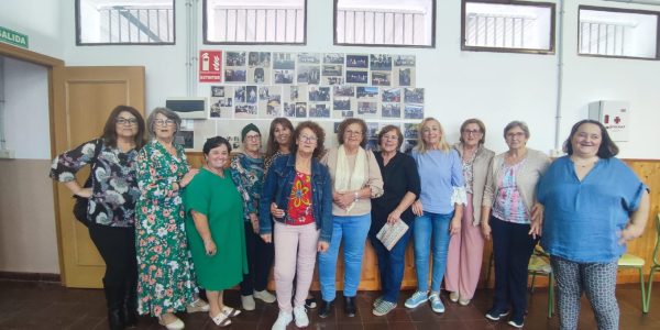 Se reúnen los miércoles en el antiguo colegio de esta pedanía rondeña.