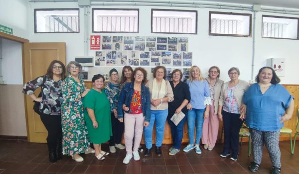Se reúnen los miércoles en el antiguo colegio de esta pedanía rondeña.