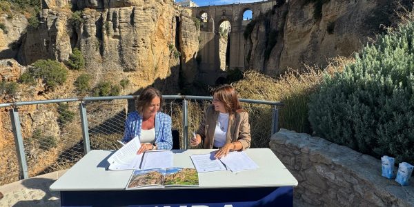 Al acto han acudido numerosos medios de comunicación regionales y representantes institucionales. Al acto han acudido numerosos medios de comunicación regionales y representantes institucionales.