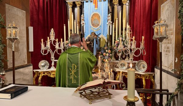 El acto tuvo lugar en el Santuario de la Virgen de la Paz y estuvo acompañado por numerosos fieles y devotos. El acto tuvo lugar en el Santuario de la Virgen de la Paz.