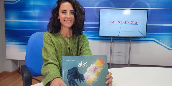 La autora en el plató de Charry TV.