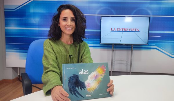 La autora en el plató de Charry TV.