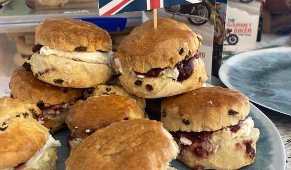 Los asistentes pudieron degustar tapas y postres de diversos países.