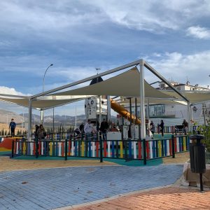 El nuevo parque infantil de la UE-30, con temática espacial.