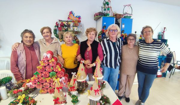 Varias socias en la sede del colectivo.