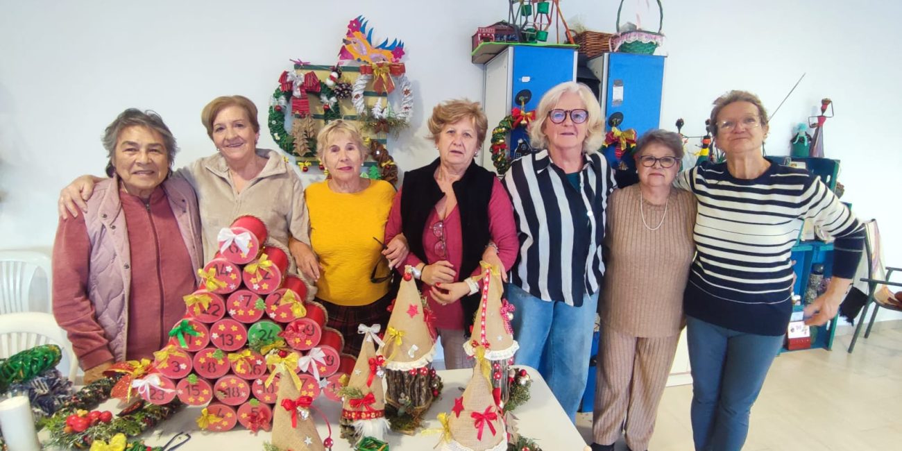 Varias socias en la sede del colectivo.
