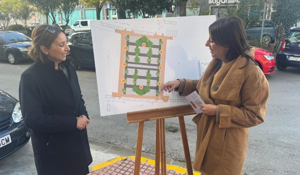 La alcaldesa y la delegada de Obras en rueda de prensa