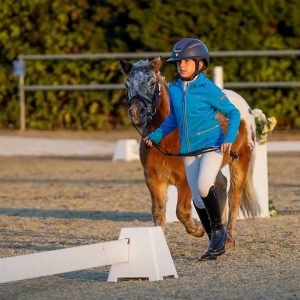 Una joven amazona que entrena en el Club Hípico de Antequera y que ha sorprendido tanto a su familia como a su profesora.