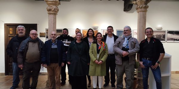 Foto de familia durante la inauguración