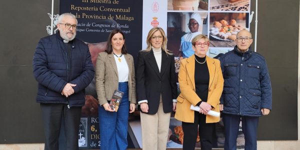 Foto de familia en la presentación del evento