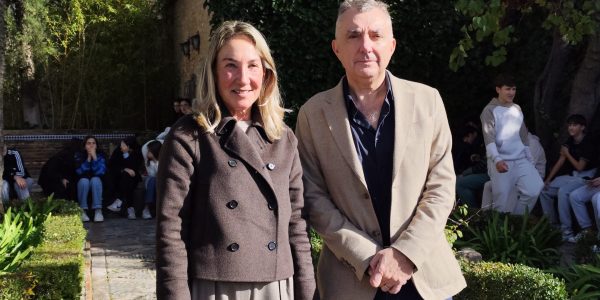 Vilas, junto a la concejal de Educación, Alicia López