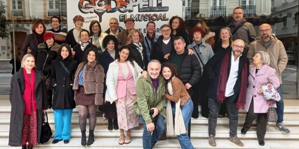 El director de la escuela, Marcos Marcell, acompañó al grupo conformado por alrededor de 40 alumnos.