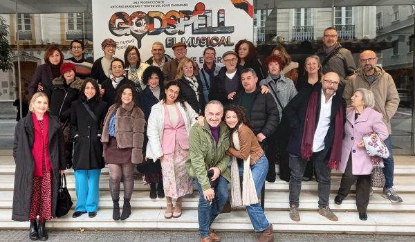 El director de la escuela, Marcos Marcell, acompañó al grupo conformado por alrededor de 40 alumnos.
