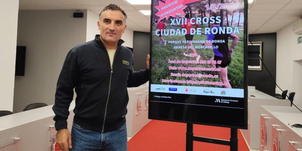 El delegado de Deportes, Bernardo Crespo, en rueda de prensa