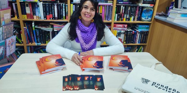 La autora ha dado a conocer su obra en Rondeña de Papelería.
