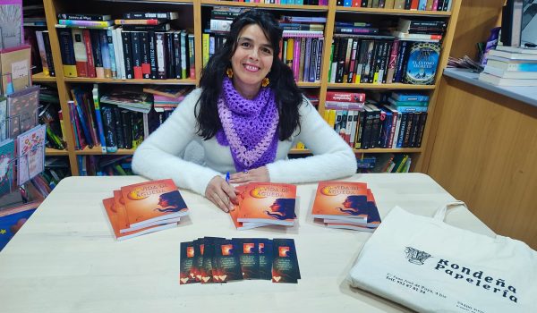La autora ha dado a conocer su obra en Rondeña de Papelería.