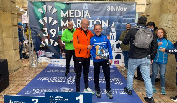 Hablamos con José León tras su regreso a la competición oficial con la primera posición en la Media Maratón de Córdoba tras varios años apartado de las pruebas oficiales.