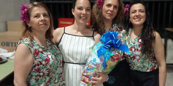 Toñi, María José y Ana junto a la directora del colegio benaojano.