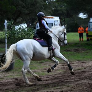 Ainhoa se ha proclamado recientemente campeona de Andalucía de completo en la categoría de ponis.