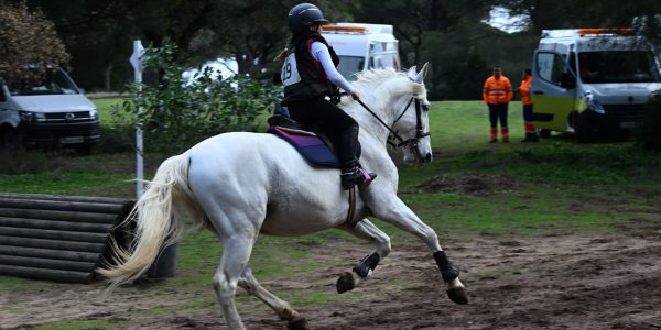 Ainhoa se ha proclamado recientemente campeona de Andalucía de completo en la categoría de ponis.