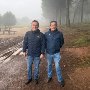 Bernardo Crespo junto a Julián Aceves, presidente del Club Kilómetro 1